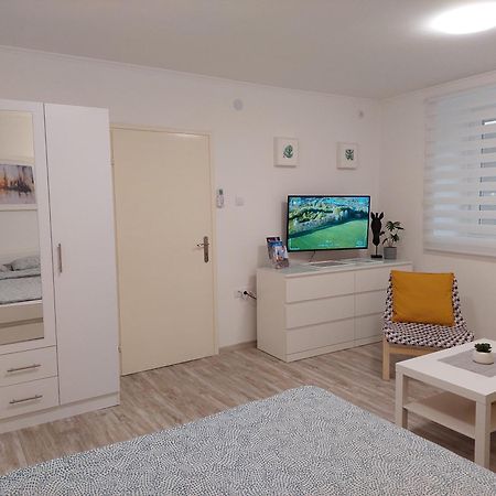 Street Apartment Subotica Exterior foto